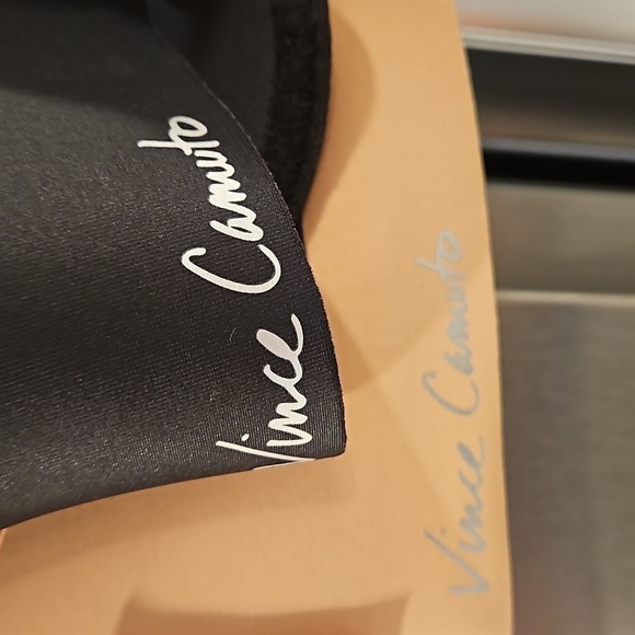 💕VINCE CAMUTO💕 Wire Free Bra & T-Shirt Bra (2 Pack) ~ Black & Nude 34C NWT - Picture 3 of 9